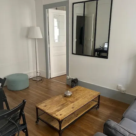 Inside - Rue De Chambery Apartment
